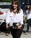 Sophia-Bush-rues-Beverly-Hills-010-HQ_t.jpg