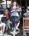 Sophia-Bush-rues-West-Hollywood-007_HQ.jpg