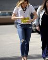 Sophia-Bush-rues-Los-Angeles-034_HQ.jpg