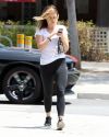 Sophia-Bush-dejeune-avec-un-ami-Los-Angeles-008_HQ.JPG