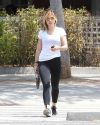 Sophia-Bush-dejeune-avec-un-ami-Los-Angeles-018_HQ.jpg