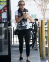 Sophia-Bush-Starbucks-West-Hollywood-008_HQ_t.jpg