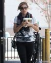 Sophia-Bush-Starbucks-West-Hollywood-009_HQ_t.jpg