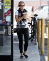 Sophia-Bush-Starbucks-West-Hollywood-010_HQ_t.jpg