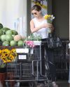 Sophia-Bush-Achete-fleurs-Santa-Monica-002_HQ_t.jpg