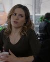 Sophia-Bush-Chicago-PD-2x19-The-three-gs-022.jpg