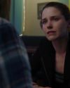 Sophia-Bush-Chicago-PD-2x22-Push-The-Pain-Away-007.jpg