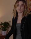 Sophia-Bush-Chicago-PD-2x22-Push-The-Pain-Away-044.jpg