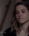 Sophia-Bush-Chicago-PD-3x01-Life-Is-Fluid-006.jpg