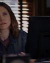 Sophia-Bush-Chicago-PD-3x16-The-Cases-That-Need-To-Be-Solved-captures-043.jpg