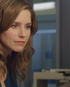 Sophia-Bush-Chicago-PD-1x06-Conventions-05.png