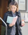 Sophia-Bush-on-set-in-Chicago_016.jpg