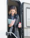 Sophia-Bush-on-set-in-Chicago_020.jpg