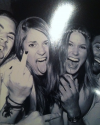 17-Aout-2012-Sophia-Bush-Avec-Des-Amis.png