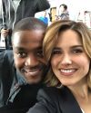 12-Novembre-2014-Sophia-Bush-Et-LaRoyce-Hawkins.jpg