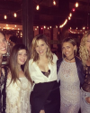 28-Mai-2014-Sophia-Bush-Avec-Des-Amies.png