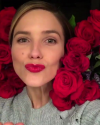 04-Fevrier-2016-Sophia-Bush-Blowing-Kiss_002.png