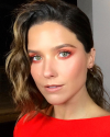 15-Septembre-2017-Sophia-Bush-getting-ready-for-an-event_003.png