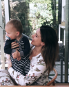 19-Novembre-2017-Sophia-Bush-and-baby-Cade.png