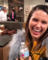 21-Novembre-2017-Sophia-Bush-on-set-of-Will-and-Grace_005.png