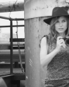 Sophia-Bush-Photoshoot-Joe-Fresh-Coulisses-054.png