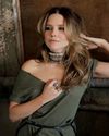 Sophia-Bush-Maxim-Behind-the-scenes-coulisses-047.jpg