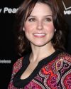 Sophia-Bush-Blackberry-Pearl-8130-Smartphone-from-Verizon_010.jpg