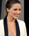 Sophia-Bush-Total-Recall-Movie-Premiere-002_HQ_t.jpg