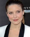 Sophia-Bush-Total-Recall-Movie-Premiere-004_t.jpg