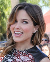 Sophia-Bush-Extra-TV_035_HQ.jpg