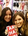 Sophia-Bush-Seance-dedicaces-livre-i-am-that-girl-046_tnedaa03.jpg