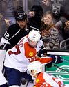 Sophia-Bush-Match-hockey-LA-Kings-vs-Florida-Panthers-014_HQ.jpg