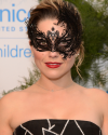 Sophia-Bush-Unicef-Masquerade-Ball-Chicago_006.png