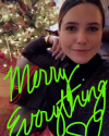 25-Decembre-2016-Sophia-Bush-Christmas-at-her-parents.png